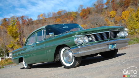 Revisiting the 1960 Pontiac Laurentian: All-Canadian, Ey?