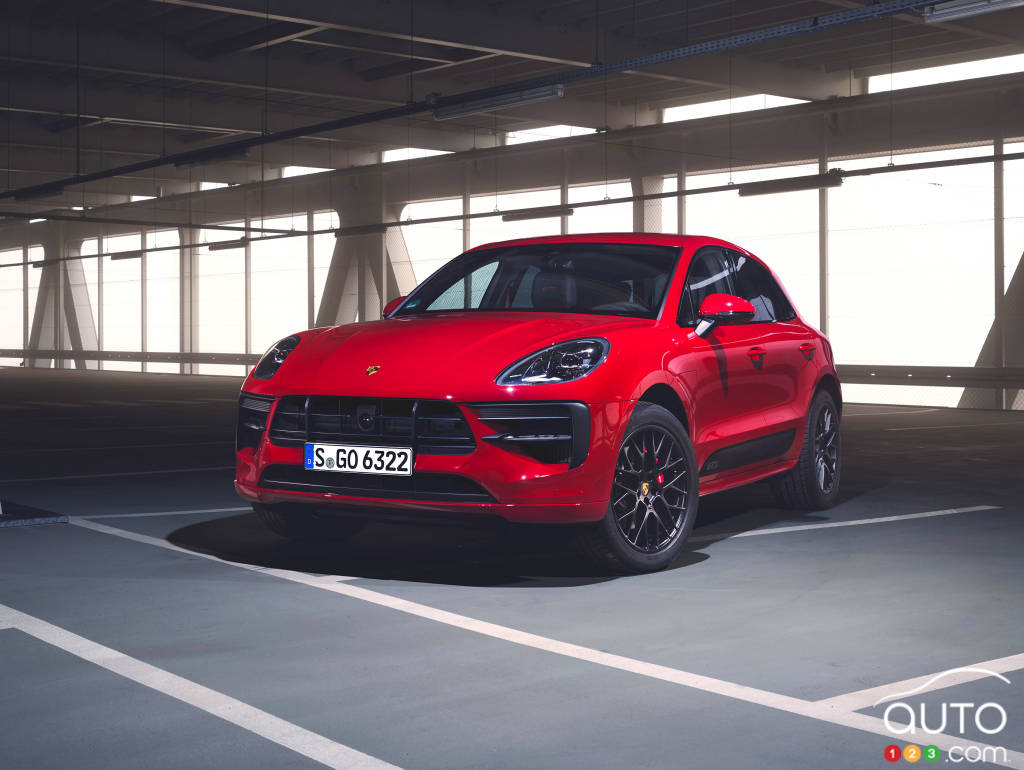 Porsche To Produce Electric Macan Alongside Gas Version Car News Auto123