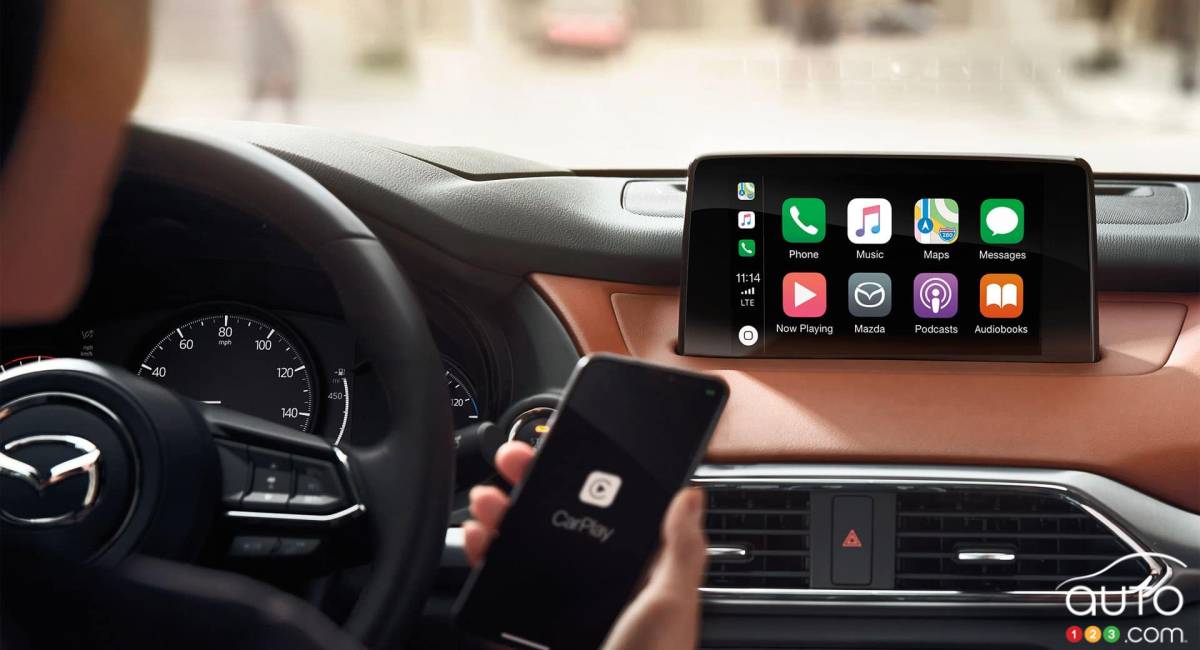 Apple CarPlay and Android Auto: More Dangerous than Drinking and Driving