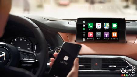 Apple CarPlay and Android Auto: More Dangerous than Drinking and Driving
