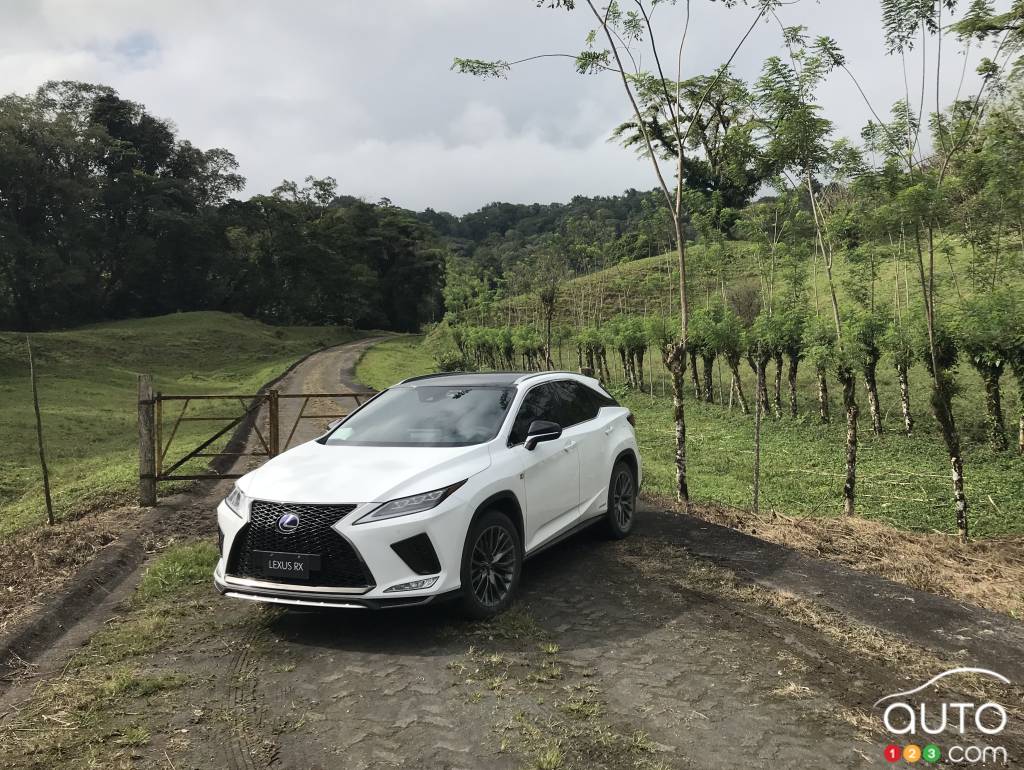 Lexus RX 450h 2020, au Costa Rica