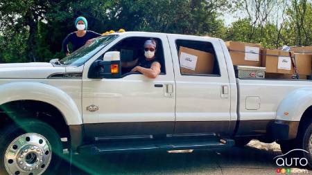 Matthew McConaughey, Camila Alves Deliver Masks Made by Lincoln