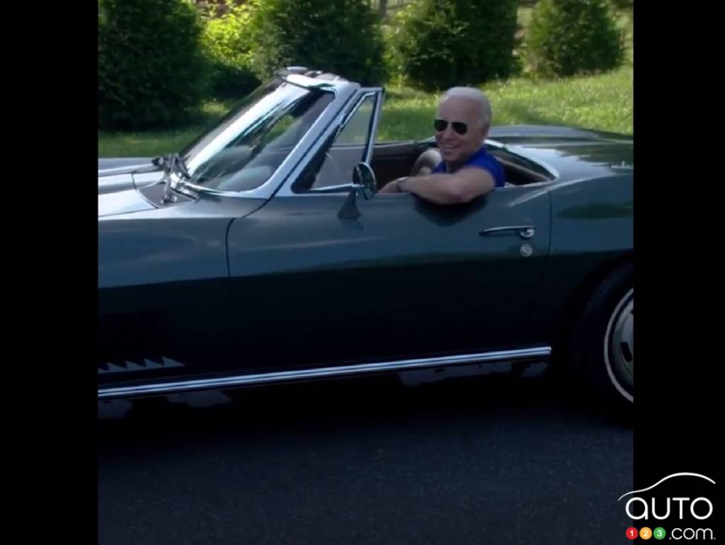 Joe Biden au volant de sa Chevrolet Corvette 1967