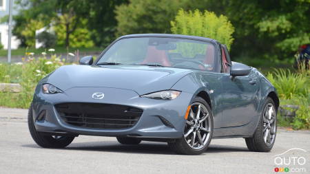 2021 Mazda MX-5: Who Buys It With an Automatic Transmission?