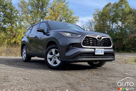 Toyota Highlander 2021 LE AWD Base Model Review: Without the Extras, Is It Worth It?