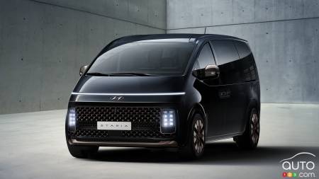 Hyundai Presents the Spaceship-Inspired Staria Minivan