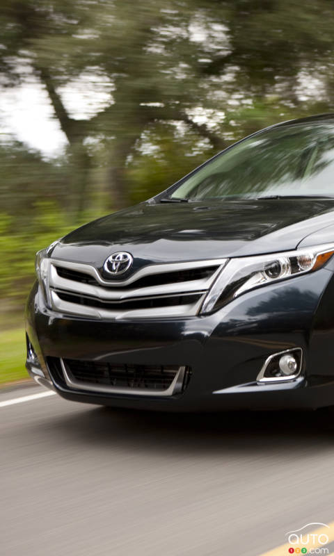 Toyota Recalling 373,000 Older Venzas Over Airbag Problem