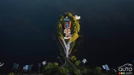 Une maison de 15 millions avec un lave-auto intégré est à vendre