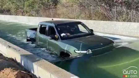 Quand le Rivian R1T se prend pour un… bateau