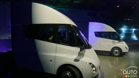 Tesla Delivers First Electric Semi Trucks to Pepsi