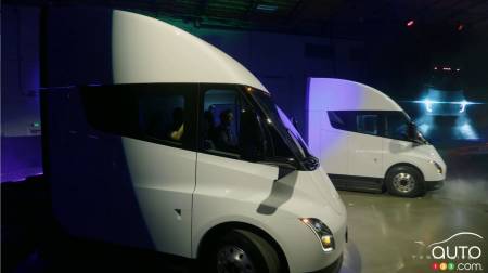 Tesla Delivers First Electric Semi Trucks to Pepsi
