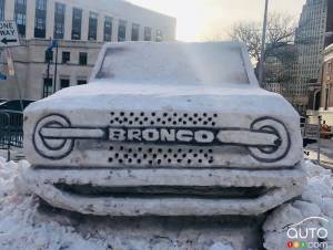 Un Ford Bronco sculpté dans la neige… au Salon de Buffalo