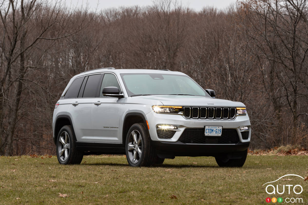 Jeep Puts Temporary Halt on Sales of 2022 Grand Cherokee Over Keyfob Bug