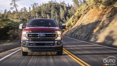 Ford Recalls a Quarter of a Million F-250s and F-350s