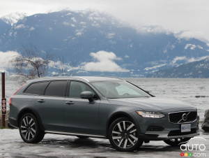 2022 Volvo V90 Cross Country Review: A Lovely High-Riding Wagon