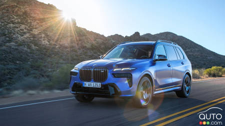 BMW X7 Gets Refreshed Styling, Power Boost for 2023