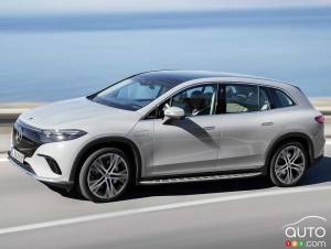 Mercedes-Benz’ All-Electric 2023 EQS SUV Debuts