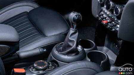Chip Shortages Lead Mini to Drop Manual Gearboxes from Its Offerings