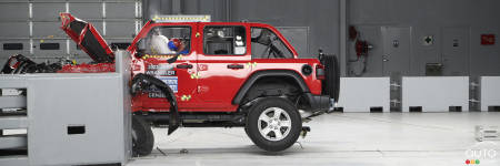 Le Jeep Wrangler capote de nouveau lors d’un test de l’IIHS