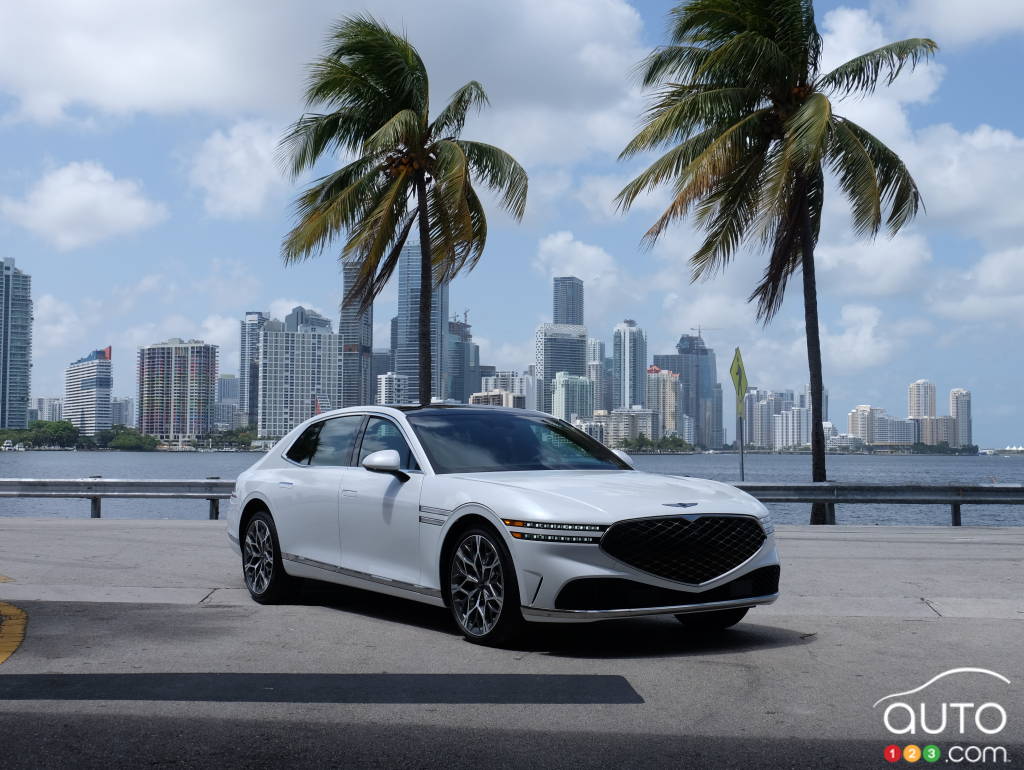 2023 Genesis G90