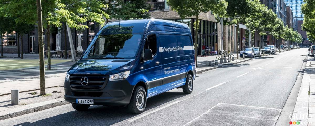 Mercedes-Benz and Rivian Sign Agreement to Produce Electric Vans