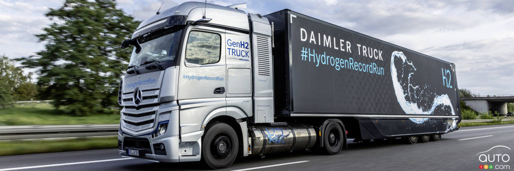 Mercedes-Benz Hydrogen-Powered Semi-Trailer Covers Over 1,000 km On Single “Tank”