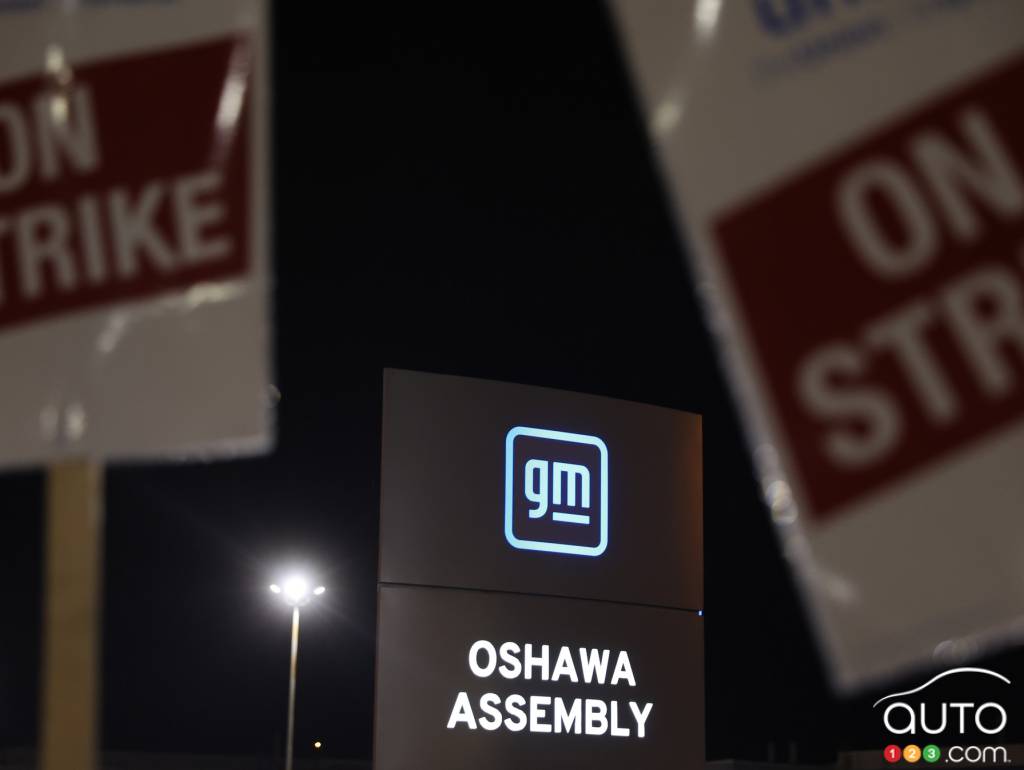 First strike action in Canada against General Motors
