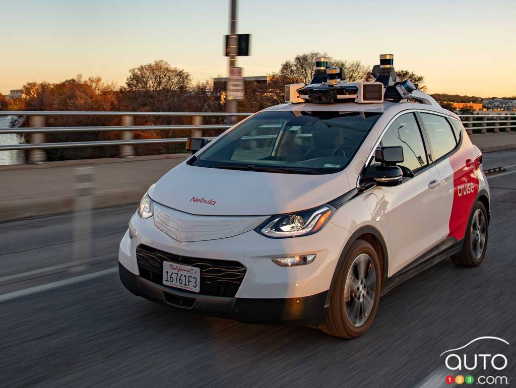 A Cruise robotaxi
