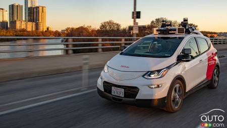 Cruise Suspends On-Road Operations: Autonomous Vehicles Hit a Red Light