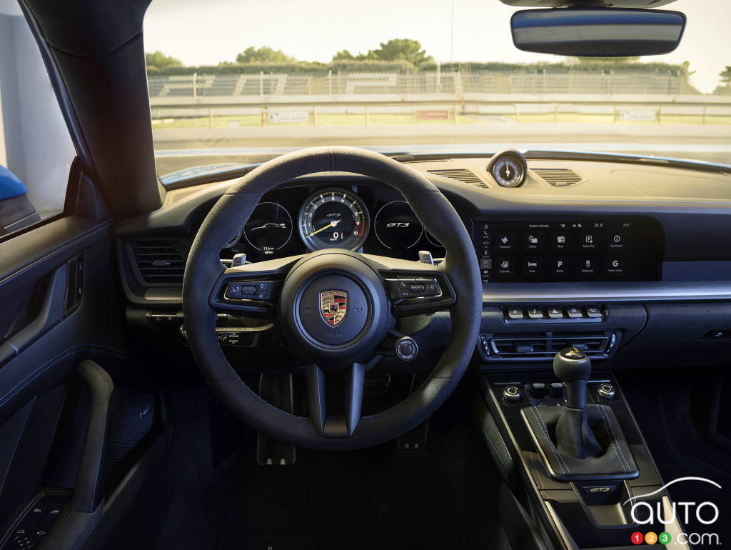 Dashboard of the Porsche 911 GT3
