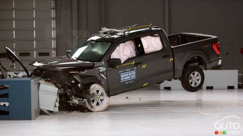 IIHS Gives Large American Pickups Small Rear-Seat Safety Scores