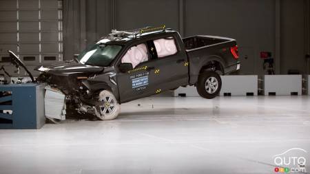 IIHS Gives Large American Pickups Small Rear-Seat Safety Scores