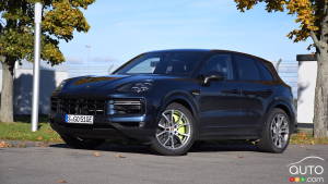 2024 Porsche Cayenne E-Hybrid First Drive: Testing at 225 km/h