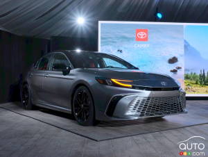 Toyota Camry 2025 : nouveau design, nouveau groupe motopropulseur hybride