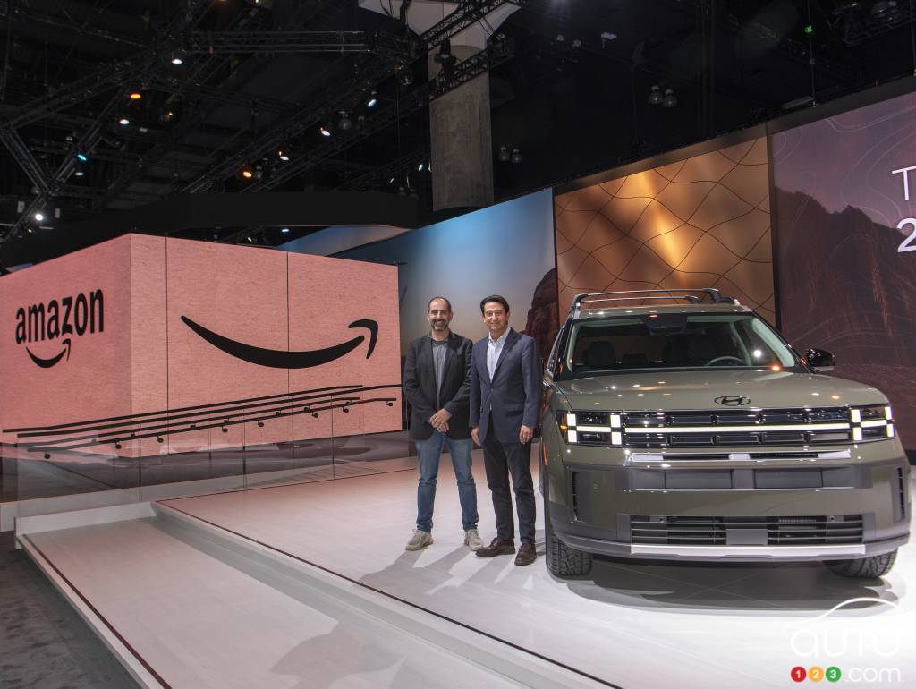 Marty Mallick, VP du développement commercial mondial d'Amazon et José Muñoz, président et directeur de l'exploitation au niveau mondial pour Hyundai