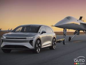 Lucid Has Gravity Electric SUV Tow a Jet Plane