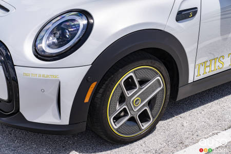 Mini Cooper SE Convertible Getting Wheels Made of Recycled Aluminum