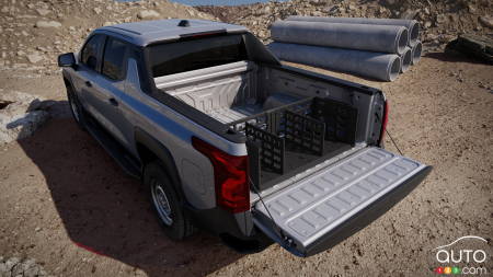 GM Files Patents Multistow Name, Destined for a New Tailgate for Pickups