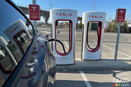Stellantis is Looking at the Possibility of Accessing Tesla Chargers