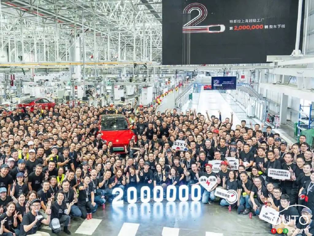 The two millionth Tesla produced by the company at its gigafactory in Shanghai, China véhicule produit par Tesla dans l'usine de Shanghai, en Chine