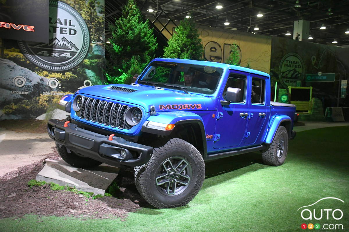 Detroit 2023: 2024 Jeep Gladiator Gets Design, Tech Updates