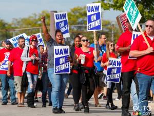 What Can We Expect If a Strike Hits Big Three US automakers?