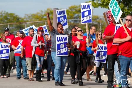 What Can We Expect If a Strike Hits Big Three US automakers?