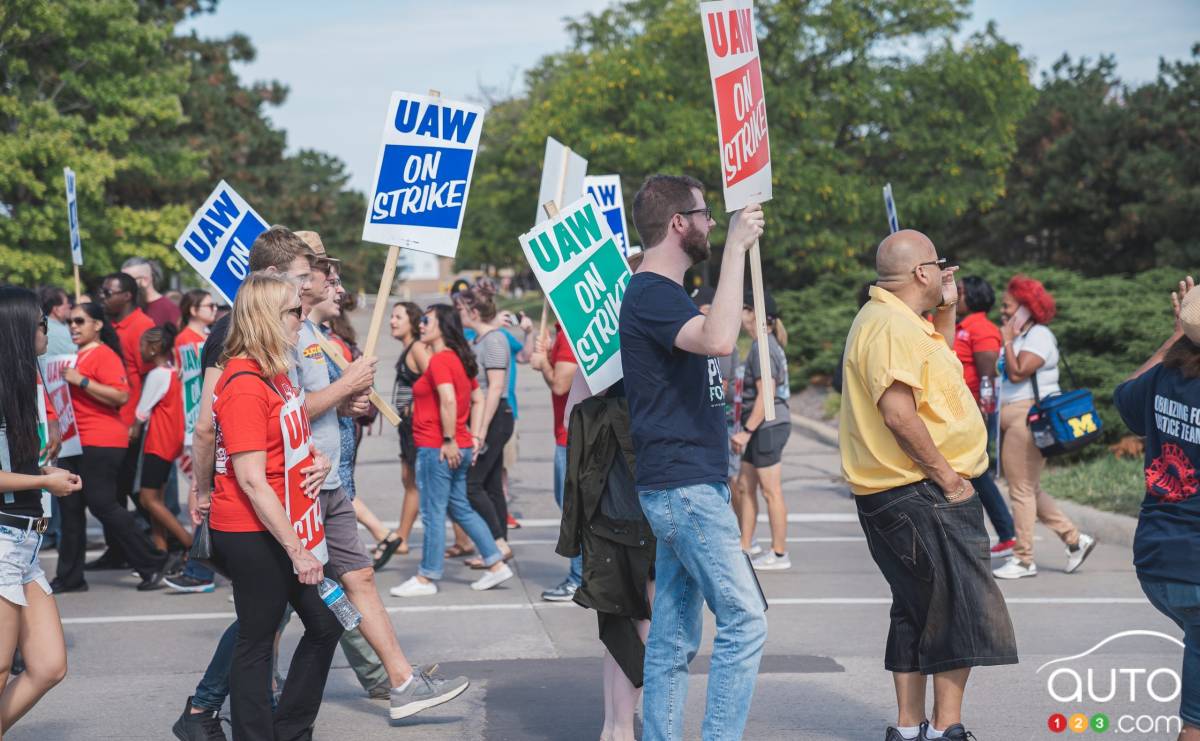 Auto Workers Strike Action Likely to Start Tonight in U.S.