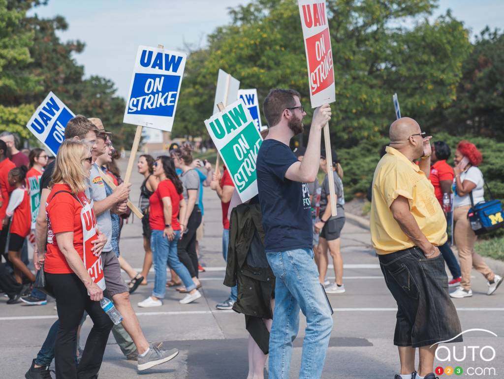 Members of the UAW on the picket line