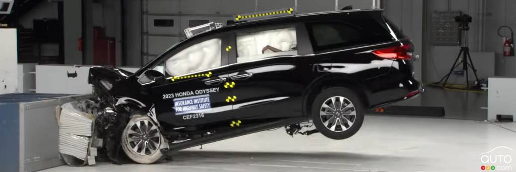 IIHS Crash Tests Show Minivans Do a Poor Job of Protecting Rear Passengers