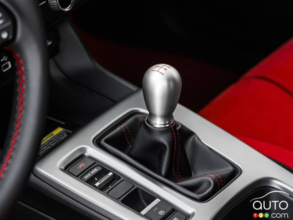 Manual shifter in the 2023 Honda Civic Type R