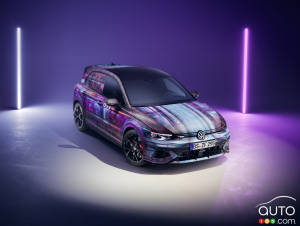 CES 2024 : Volkswagen montre une GTI camouflée… et intègre ChatGPT à ses véhicules