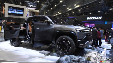 CES 2024: VinFast Unveils an Electric Pickup Truck