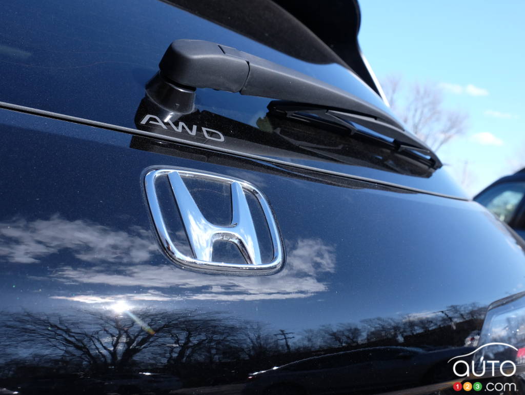 Honda logo on the 2024 Honda HR-V